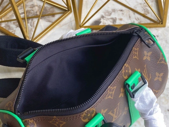 LOUIS VUITTON BANDOULIÈRE KEEPALL 25 0223